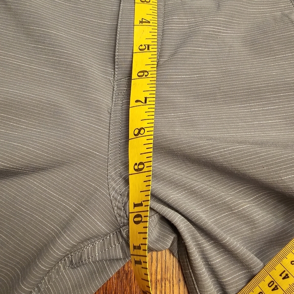 Volcom Gray Flat Front Shorts Size 27 - Picture 11 of 13